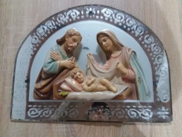 Capoletto Sacra Famiglia in gesso dipinto su base in vetro decorato: anno 1950