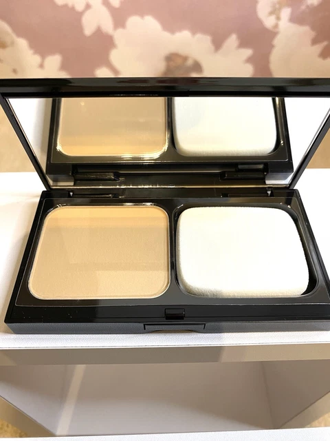 Base en polvo Bobbi piel marrón sin peso compacta BEIGE CÁLIDO - Totalmente nueva