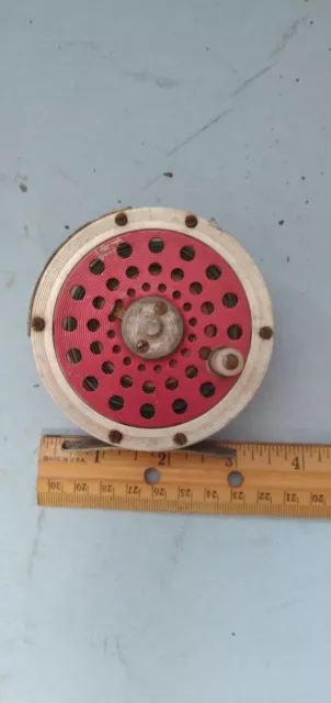 https://www.picclickimg.com/1ZMAAOSwT9ZjH3NI/Vintage-Cortland-FLY-REEL-with-Float-Line-made.webp