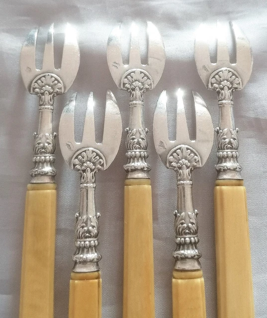 12 Fourchettes à Huîtres – Manche Argent Massif Fourré – Nap III, Début XXème