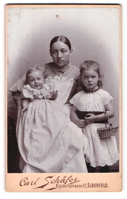 Fotografie Carl Schäfer, Elberfeld, Kipdorfstrasse 57, Junge Mutter mit ihren K