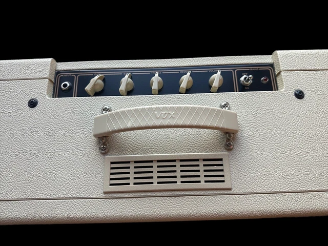 VOX AC10 10W 1x10 Tube Guitar Combo Amp Creme VOX AC10 10W 1x10 Tube Guitar Combo Amp Creme