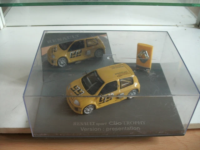 Miniature Renault Clio OM Olympique Marseille 2004 - Universal Hobbies 1/43 (sans Boîte)