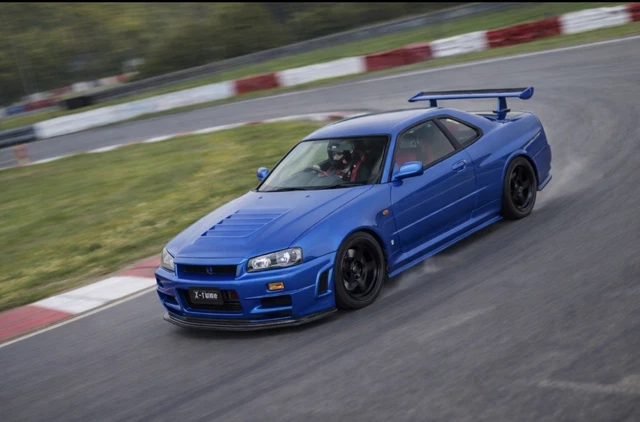 Nissan R34 GT-R Z-Tune 1/12 OttOmobile – Bayside Blue, édition Limitée