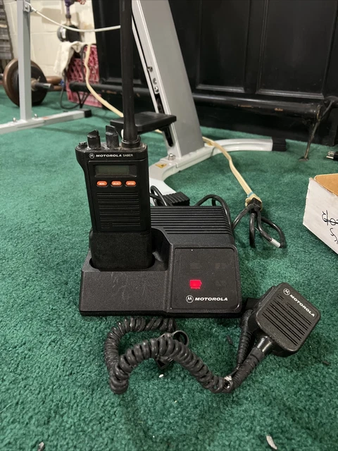 Motorola Saber Model II VHF 148-174 MHz H43QXJ7139CN with rapid charger Motorola Saber Model II VHF 148-174 MHz H43QXJ7139CN with rapid charger