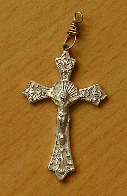 Alter Kreuzanhänger - Rosenkranzkreuz - (Leichtmetall) - (AA95)