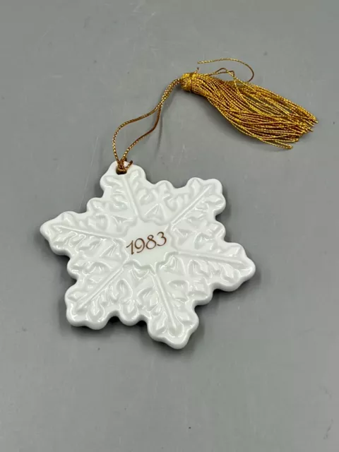Vintage 1983 Avon Christmas Remembrance Snowflake Ornament w-14K Gold Accent