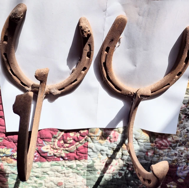 Antique 2 Real Horseshoe Hangers - Hat Coat Wall Hooks - Western Farm Barn Decor