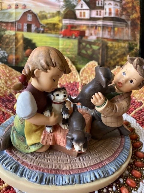 Hummel "Puppy Surprise" Figurine 2016. MINT!!! 8