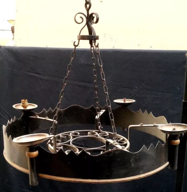 paire lustres en fonte de fer rond travaillé quatre bras de lumière .XX siècle.