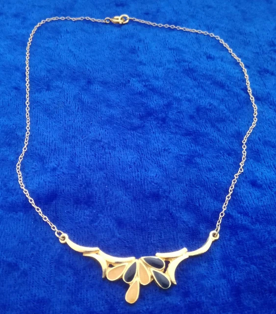 Lot De Bijoux Vintage Fantaisie - Colliers Ras Du Cou En Métal Doré - Occasion Très Bon État