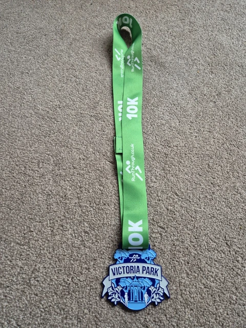 Médaille DON'T PANIC GEEK DAY 2017 - 5K Virtuel - Avec Ruban Et Serviette
