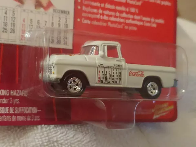1955 Chevy Cameo Pickup Calendrier Fille Series - Johnny Lightning Neuf, Blanc-Rouge