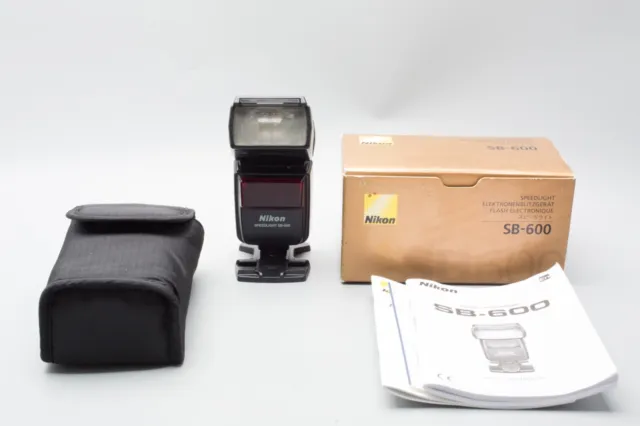 Nikon Speedlight SB-600 Shoe Mount Flash Unit for Nikon DSLR Camera