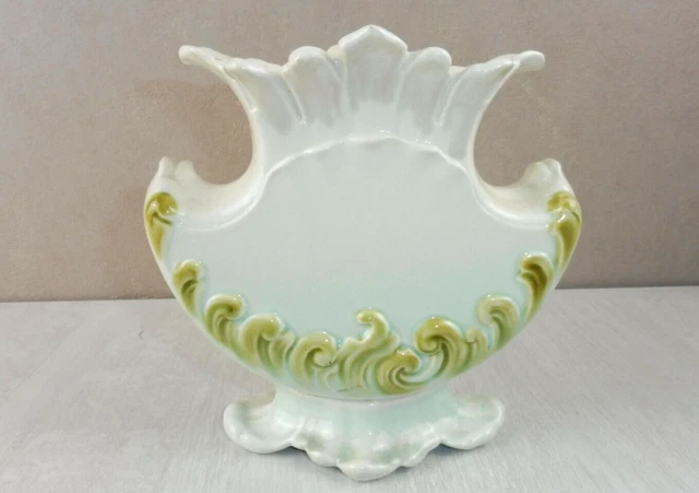 Ancien vase en barbotine, de Sarreguemines