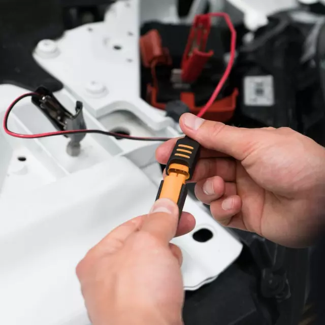 Chargeur de batterie CTEK MXS 3,8 charge et entretient les batteries de voiture et de moto 3