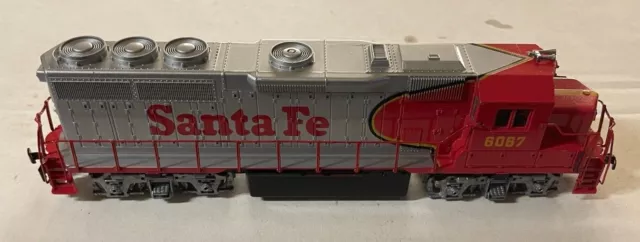 BACHMANN HO - GP-40 Diesel Locomotive - Santa Fe #6067