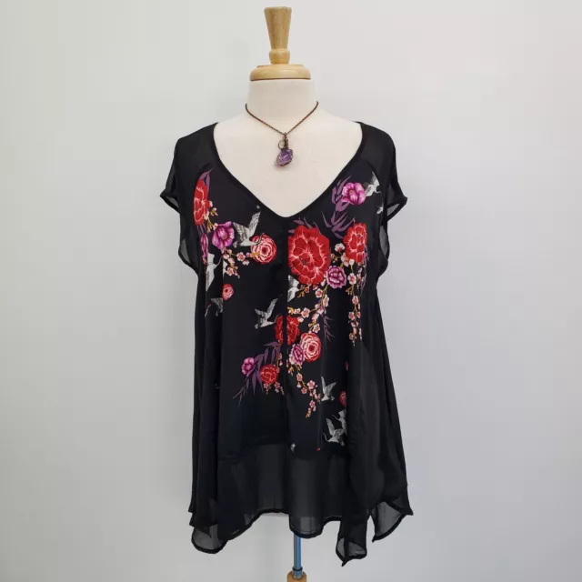 Torrid Womens Floral Print Chiffon Sharkbite Blouse Top Size 0 (L) Black V-Neck