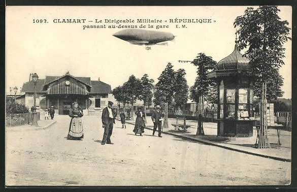 CPA Clamart, Le Irigeable Militaire République passing over the station