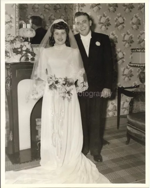 Bride And Groom 1940's WEDDING PORTRAIT 8 x 10 FOUND PHOTO Vintage B + W  02 8 T