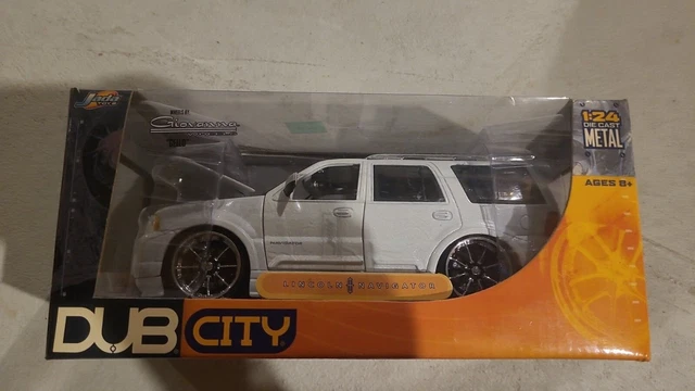 Jada Dub City 1:24 Lincoln Navigator With Giovanna Wheels. "Gello" new in box