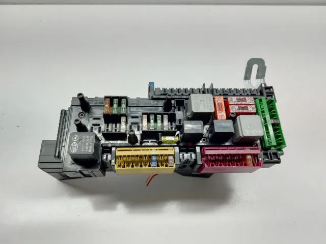 Mercedes-Benz C Class W204 1.6 Petrol Fuse Relay Box 22014