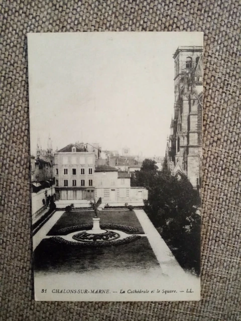 Cpa Châlons Sur Marne La Cathédrale Et Le Square
