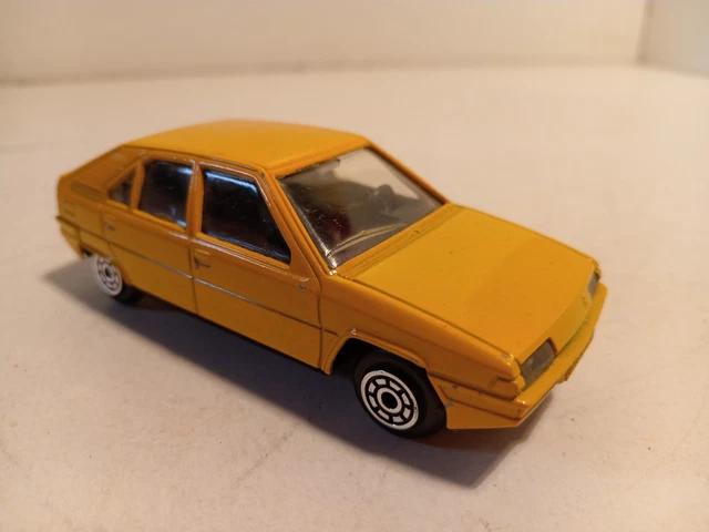 PEUGEOT 403 LA VACHE QUI RIT NOREV 1:43 of reference 474309