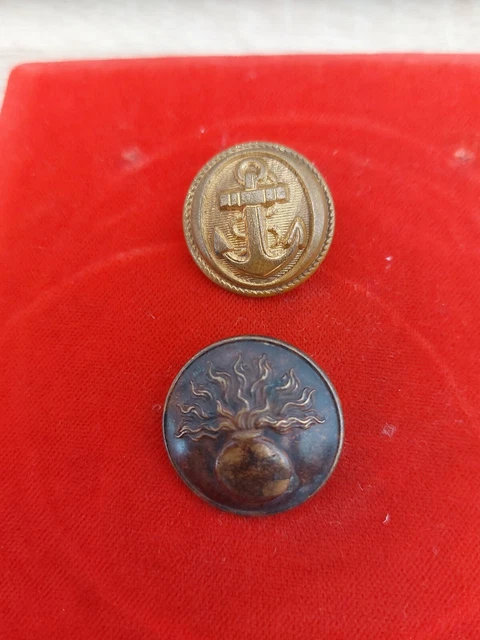 Lot De 2 Boutons De Manchettes Anciens - Blanc Doré, Nacre, Style Militaire ? - Occasion, Métal