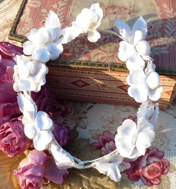 ANCIENNE COURONNE DE Mariée, Communiante. Fleurs Blanches En Tissu