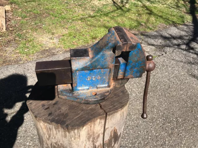 Vintage L.S. Starrett Athol 924 Bench Vise