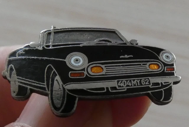 Pin's Voiture Peugeot 404 Cabriolet - Couleur EGF - Métal - Occasion