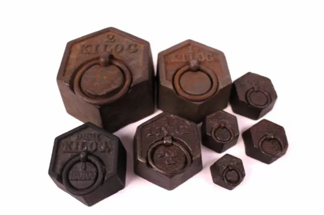 8 alte Gewichte Sechseckig 50g-2 kg Eisen f. Waagen Kaufmann Krämer Markt Antik