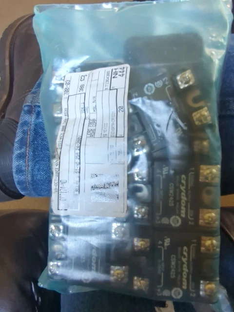Crydom D2425 Solid-State Relay