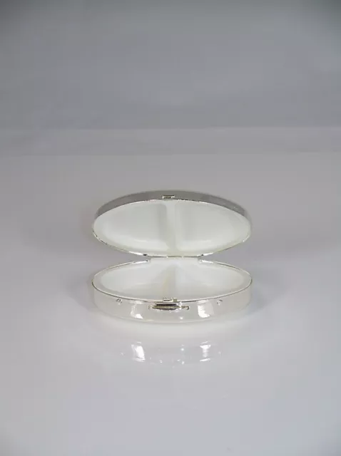 PILLENDOSE 2-geteilt verchromt oval leicht gewölbt 6,5 x 4,5 cm neu. Pillendosen 3