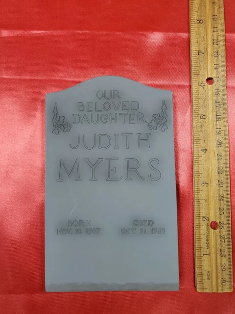 Trick or Treat Studios 1/6 Scale Halloween Michael Myers-Judith Myers Tombstone