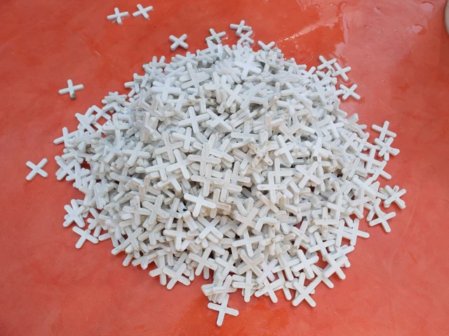ca 1400 FLIESENKREUZE 4 MM  Neu und leicht gebraucht