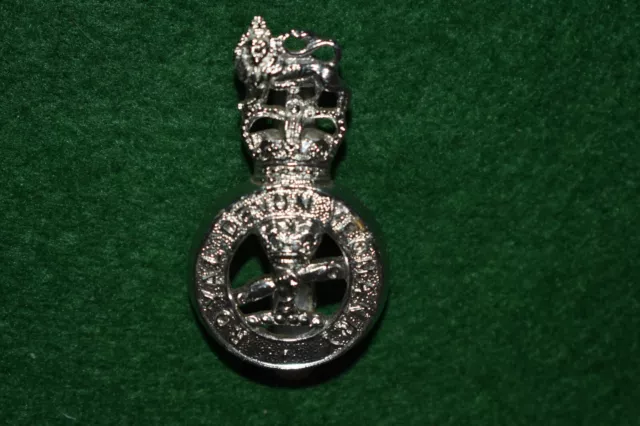The Royal Devon Yeomanry RA (TA) Anodised Aluminium Cap badge - Silver