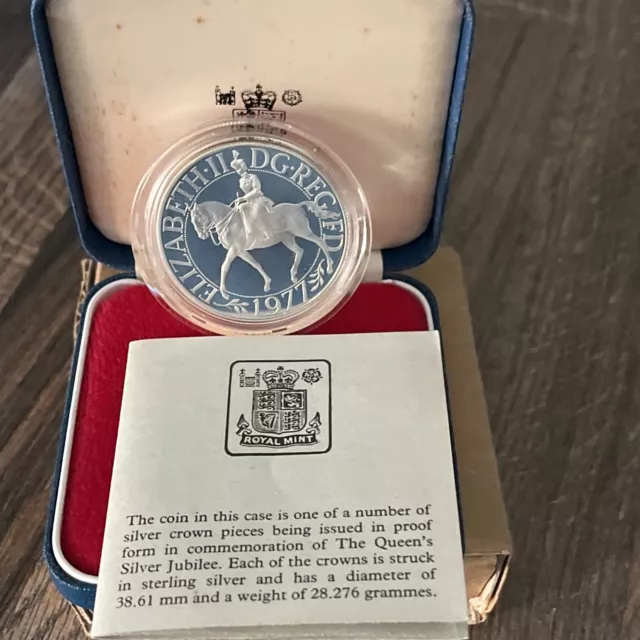 1977 Queen Elizabeth II Silver Jubilee Commemorative Crown Coin Boxed COA