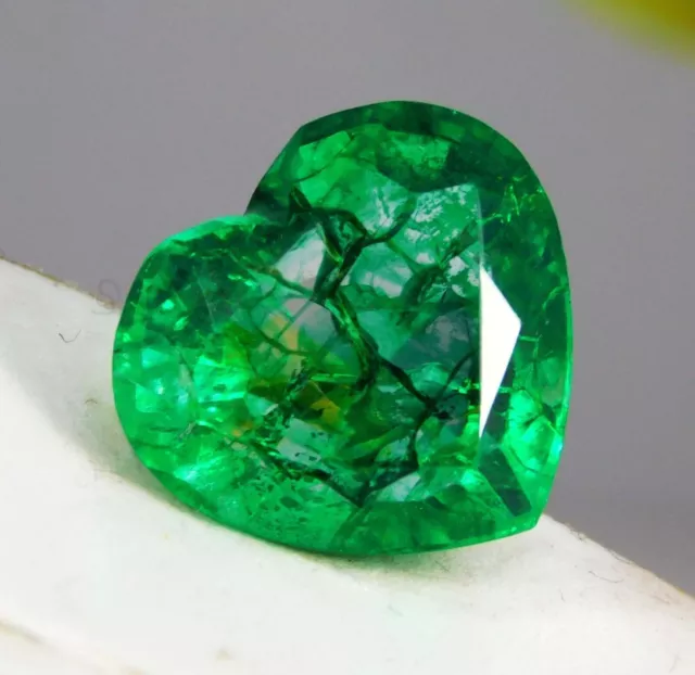 Émeraude verte colombienne naturelle certifiée 7,85 ct en forme de cœur,...