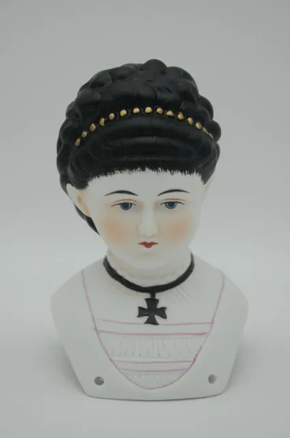 Schöner Porzellankopf im Biedermeierstil Mädchen mit schwarzen Haaren Puppenkopf