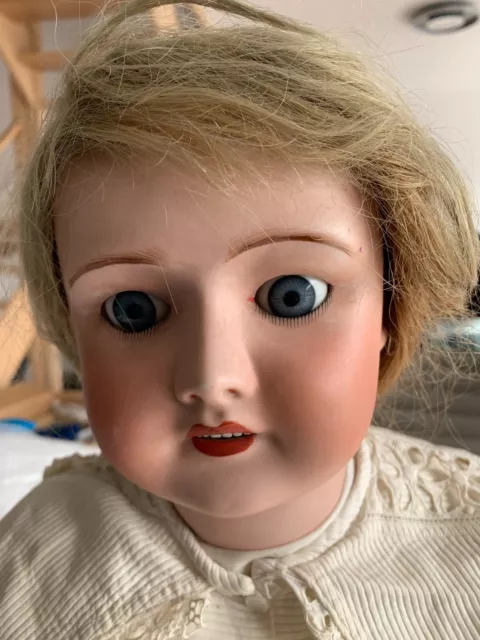 Grande poupée ancienne tête porcelaine sfbj non marquée vêtements de valeur