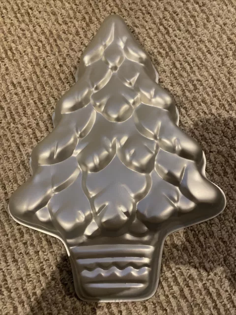 Wilton Treeliteful Christmas Tree Cake Pan 502-1107 2105-425 w/  Instructions