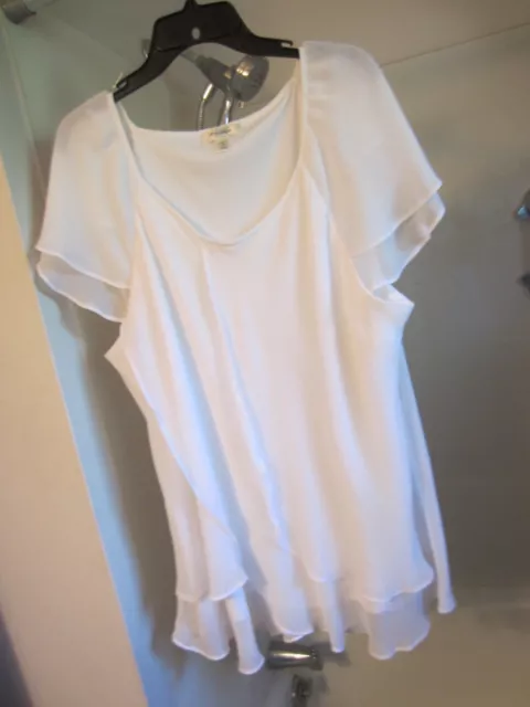 NWOT women's dressy short sleeved top dressbarn Size 3X white color