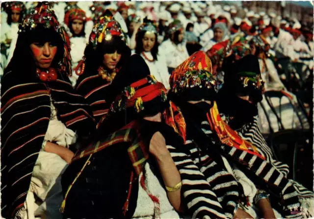 CPM AK Typical Scenes of Morocco Folk Group MOROCCO (751434)