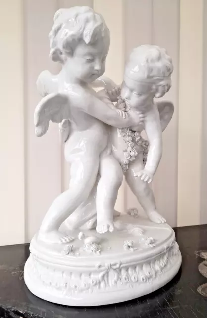 Capodimonté : Statue  Porcelaine  : Deux Amours se disputant un Cœur  Falconet