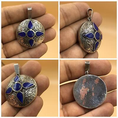 Handmade carved old 925 silver pendant with lapis lazuli stone