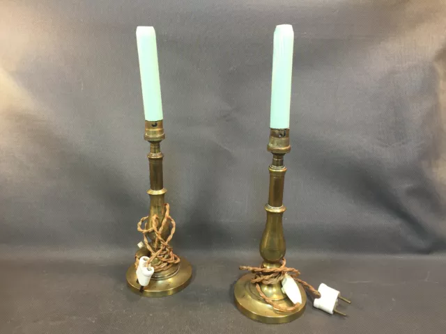 Lot de 2 anciennes lampes de salon pied en laiton et tube en opaline vintage