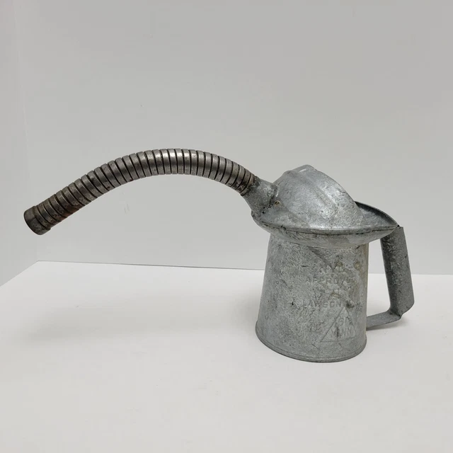 VINTAGE NYC PA Galvanized Metal Oil Can Spout 1 Quart Rustic Farmhouse
