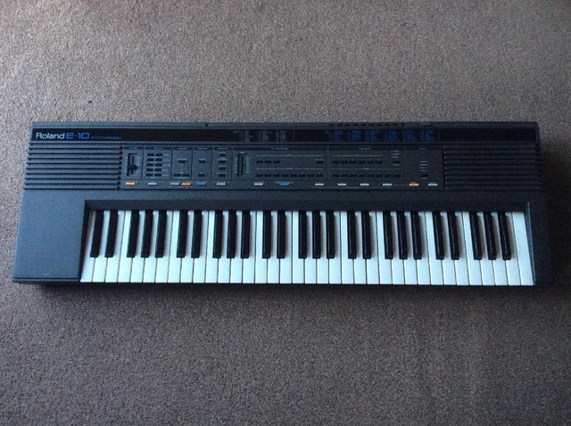 ROLAND E10 INTELLIGENT SYNTHESIZER KEYBOARD Digital Piano 61 keys